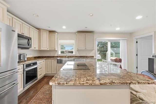 37752 Huron Pointe Dr - Photo 7 of 44