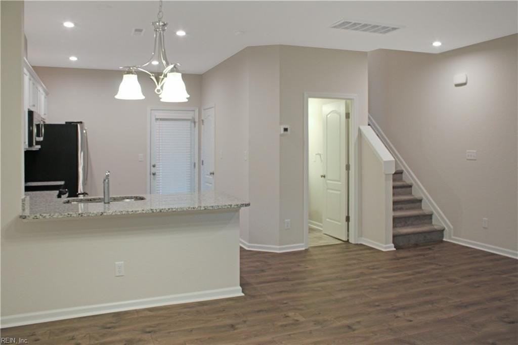 3111 Burlington St - Photo 4 of 18
