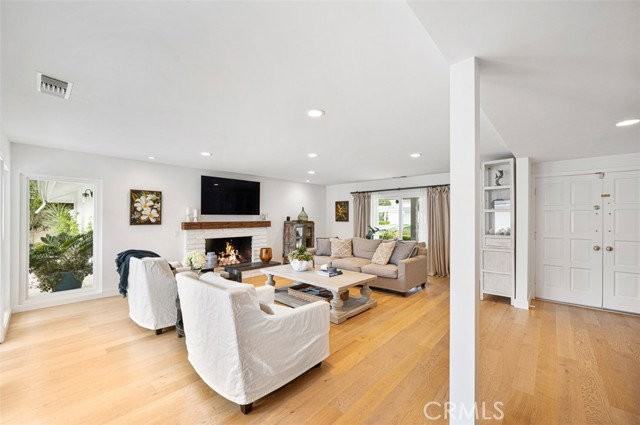 1419 Santiago Dr - Photo 3 of 6