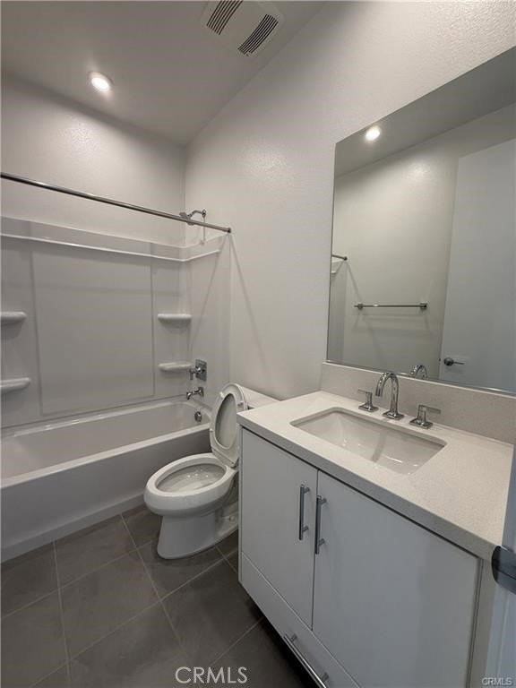 677 S Lyon St - Photo 2 of 8