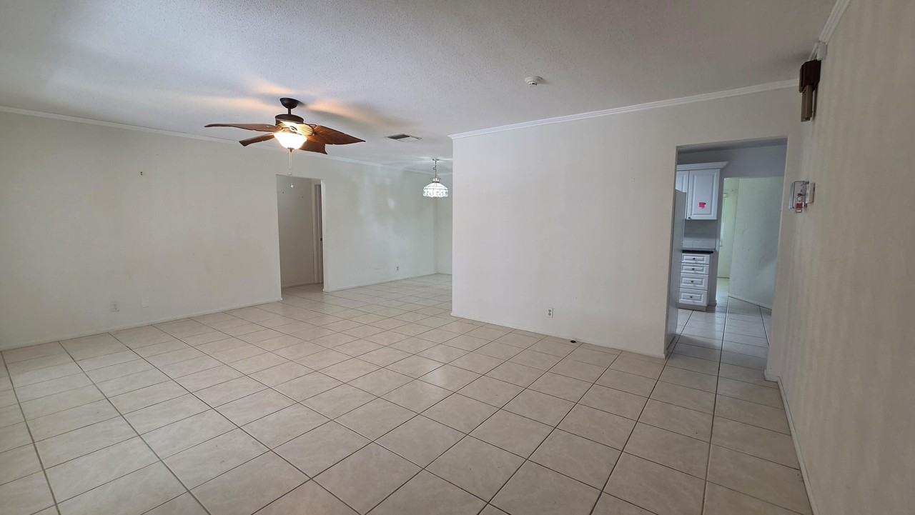 7002 Nw 71st Ave - Photo 3 of 20