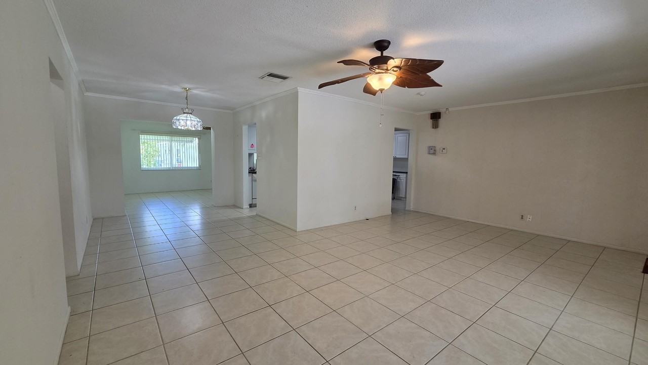 7002 Nw 71st Ave - Photo 5 of 20