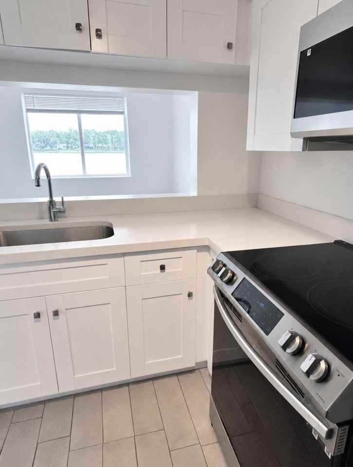 718 Nw 92nd Ave - Photo 4 of 21