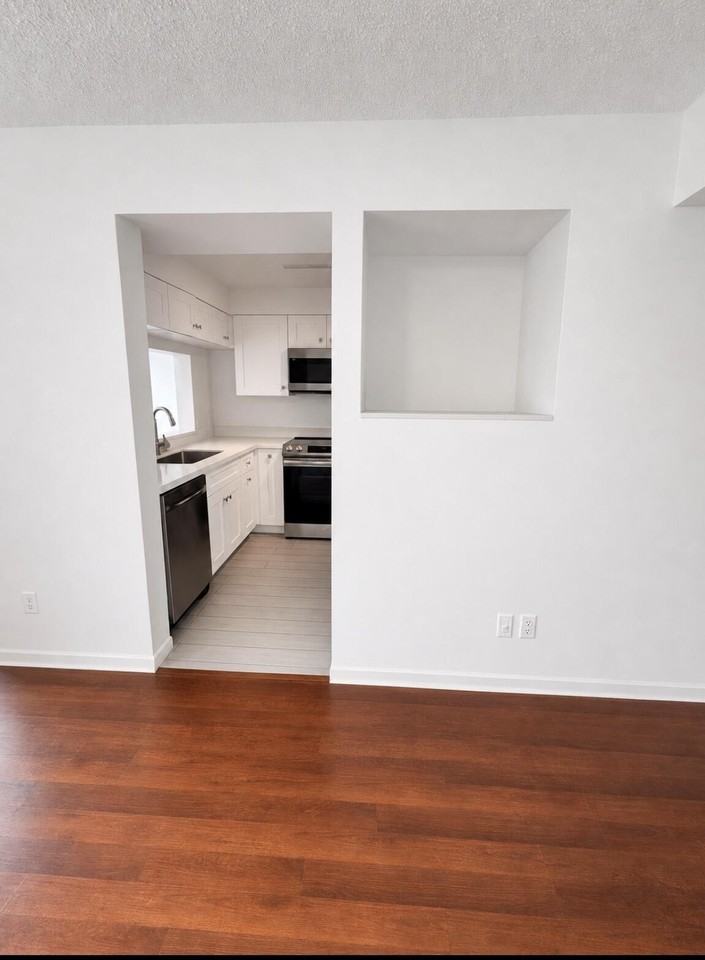 718 Nw 92nd Ave - Photo 7 of 21