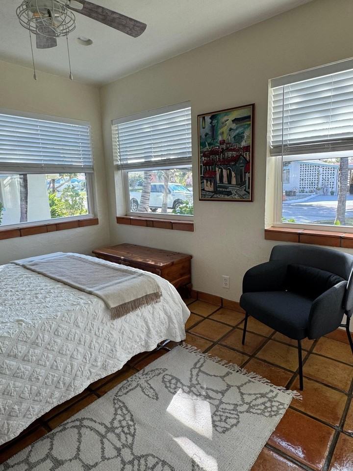 256 E 24th St - Photo 5 of 21