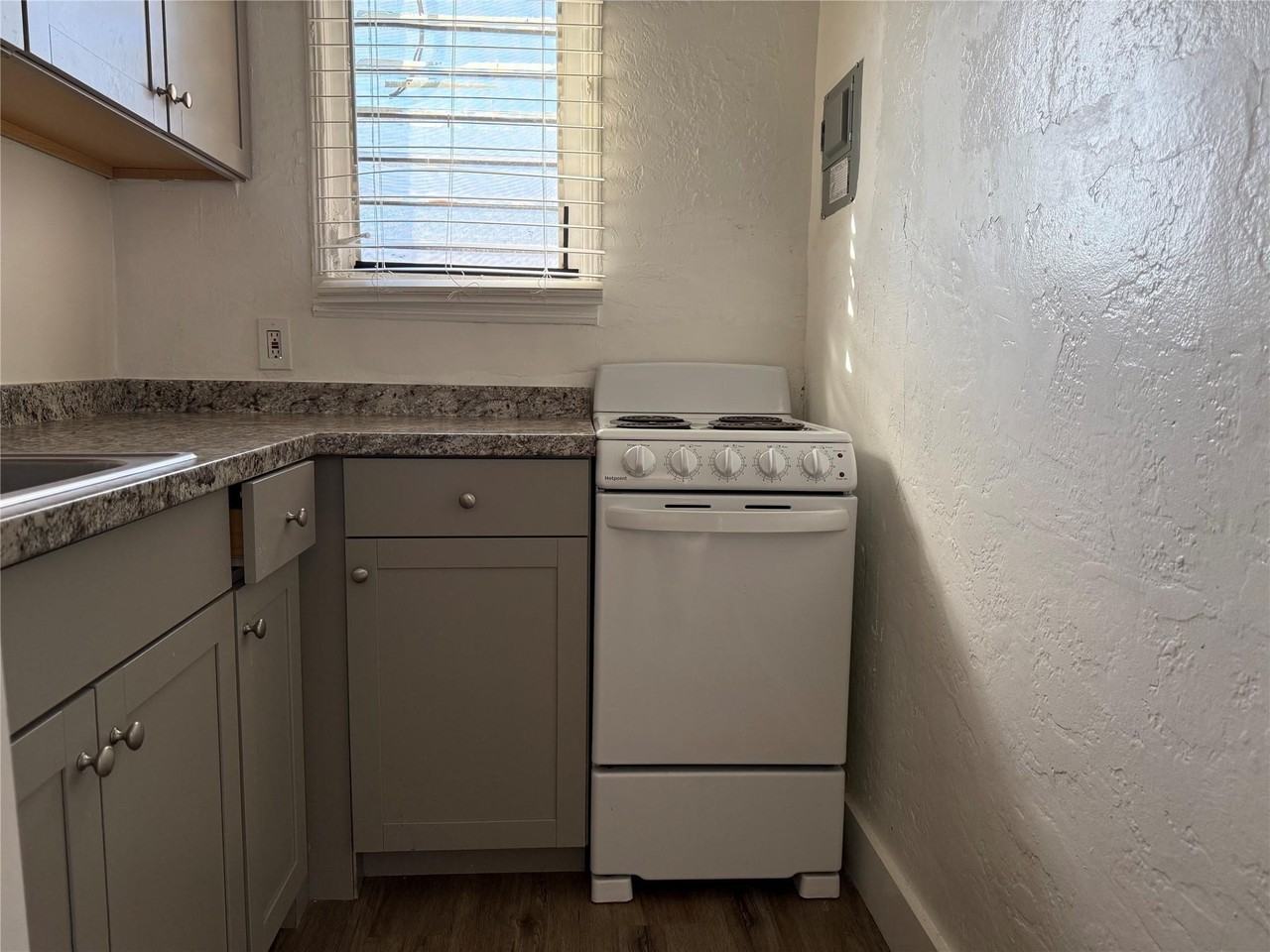 1739 Moffett St #2 - Photo 4 of 12