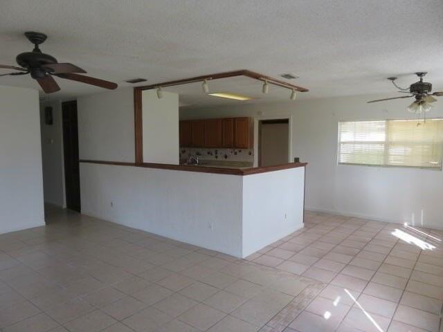 134 Nw Peach St - Photo 3 of 21