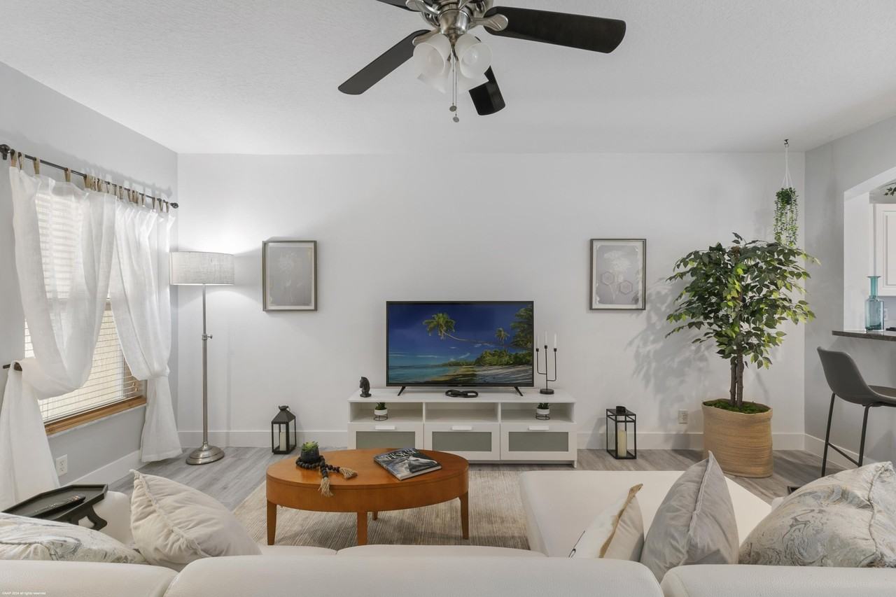 1543 Westchester Ave - Photo 3 of 13