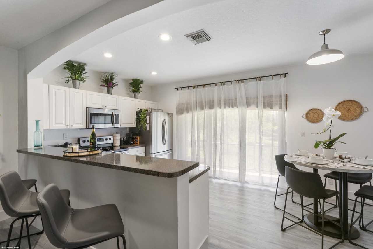 1543 Westchester Ave - Photo 4 of 13