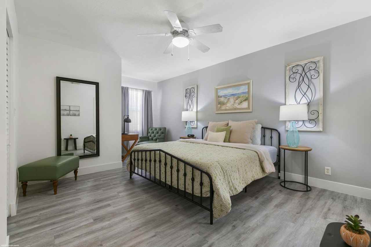1543 Westchester Ave - Photo 6 of 13