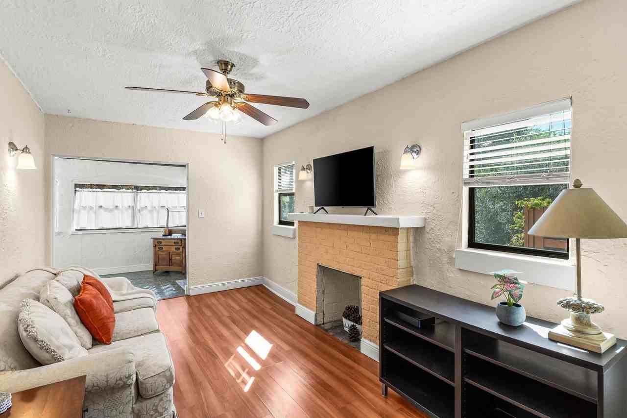 921 S M St - Photo 3 of 50