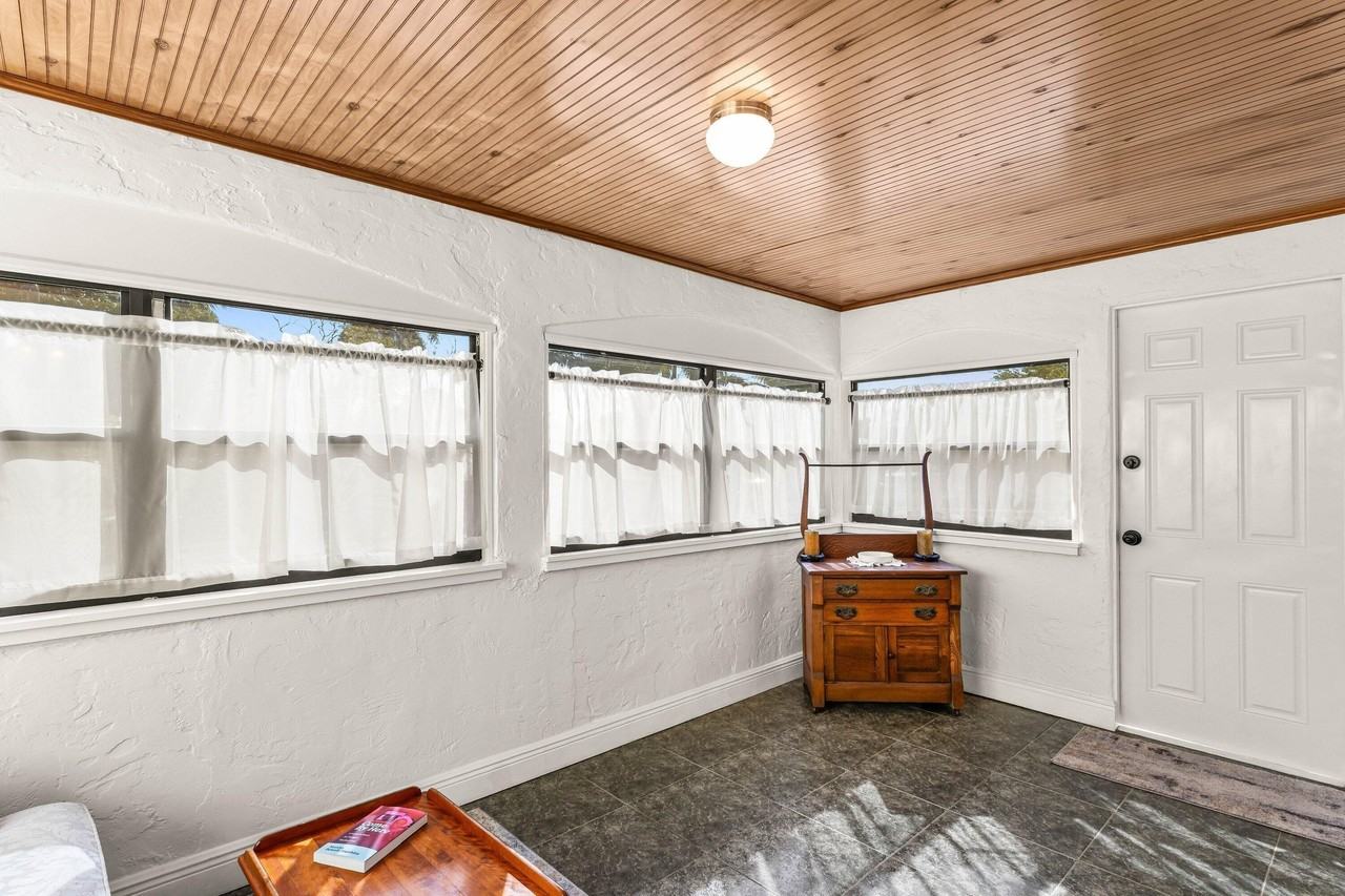 921 S M St - Photo 5 of 50