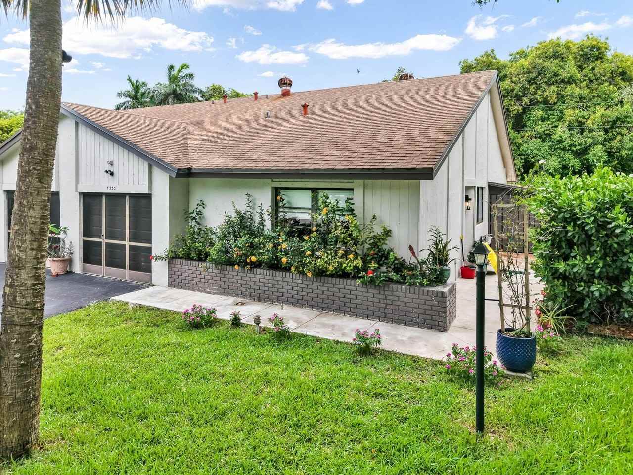 4335 Palm Forest Dr N - Photo 2 of 37