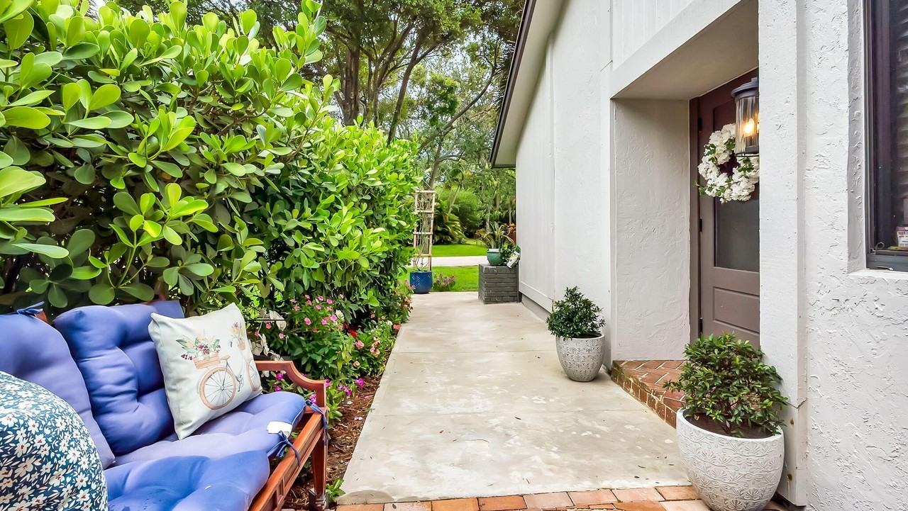 4335 Palm Forest Dr N - Photo 4 of 37