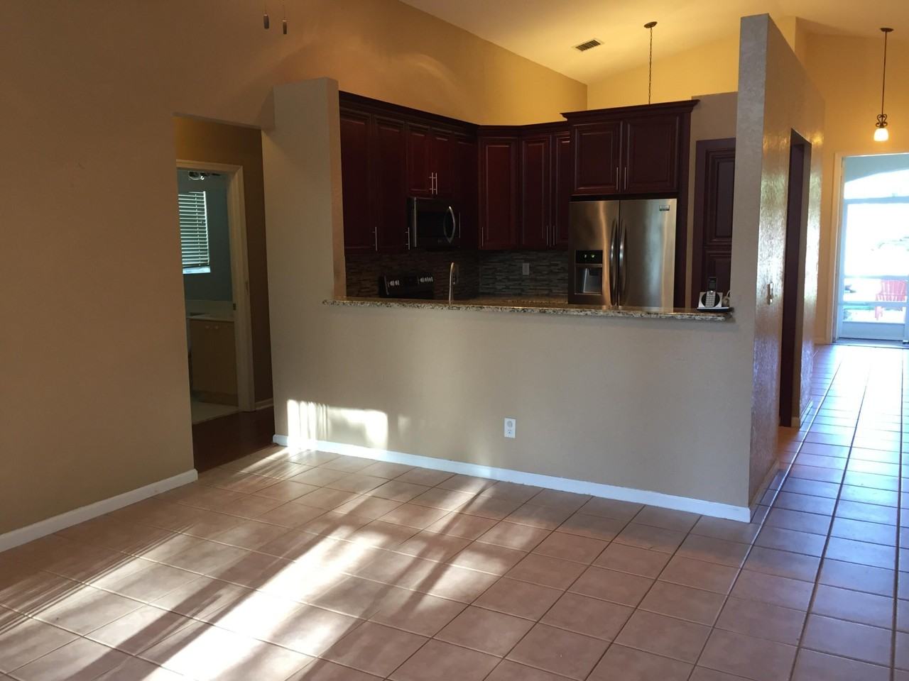 6711 Stonecreek St - Photo 2 of 8