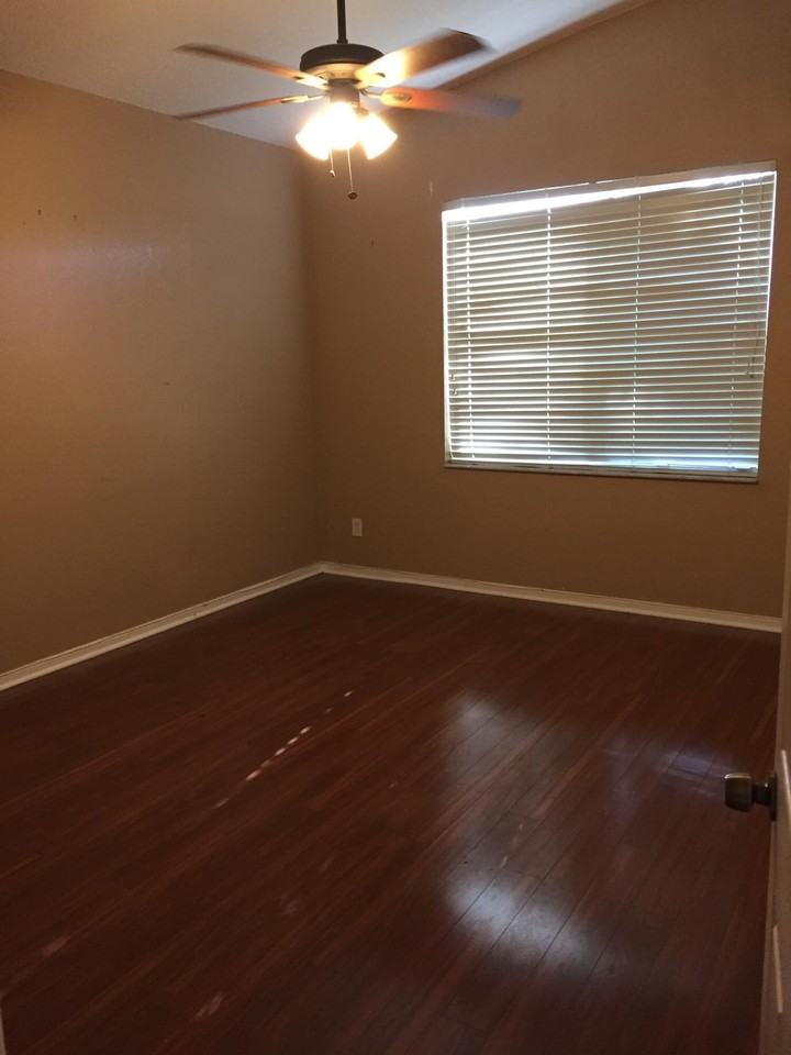6711 Stonecreek St - Photo 6 of 8