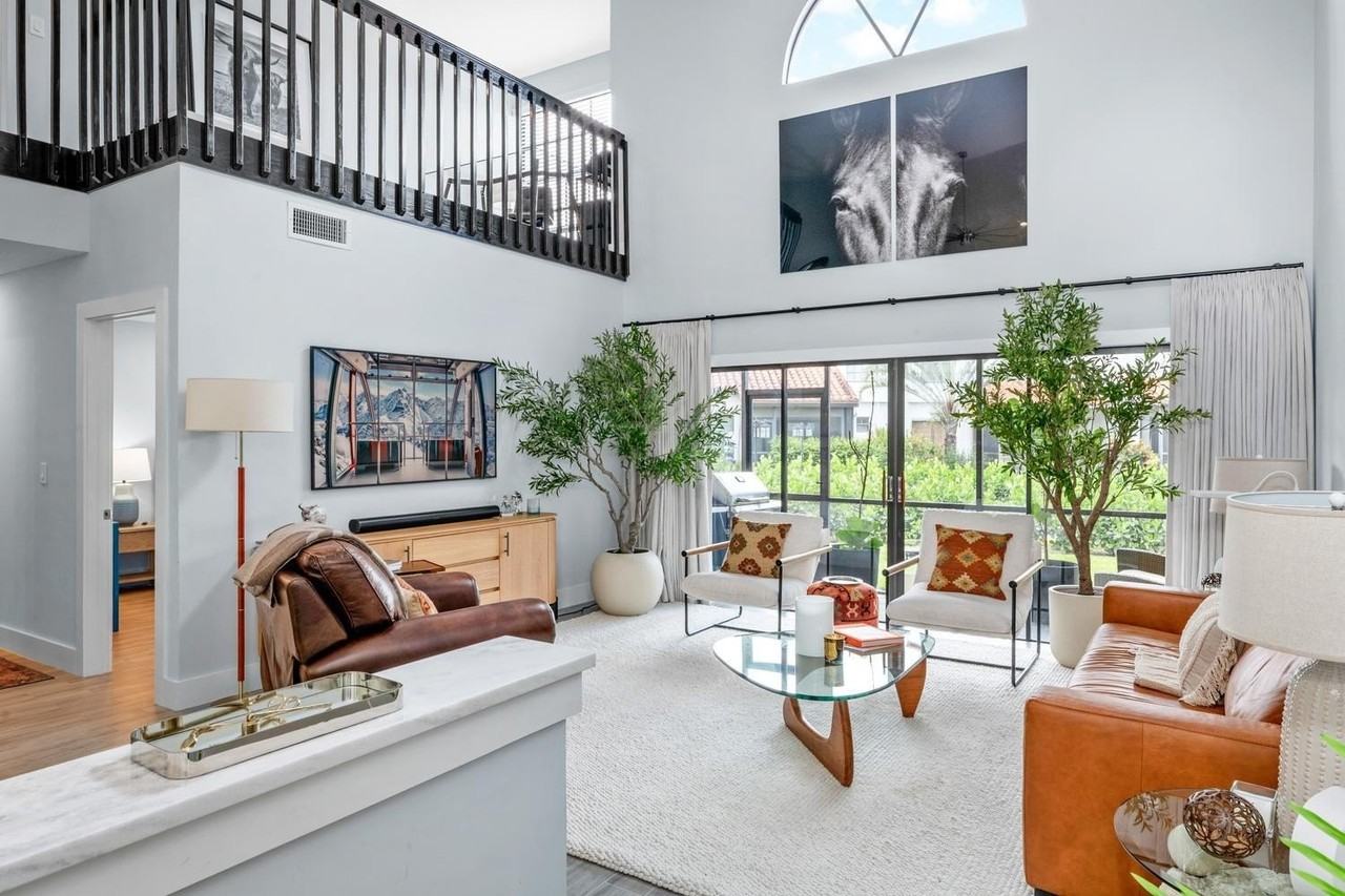 13549 Fountain View Blvd - Photo 4 of 48