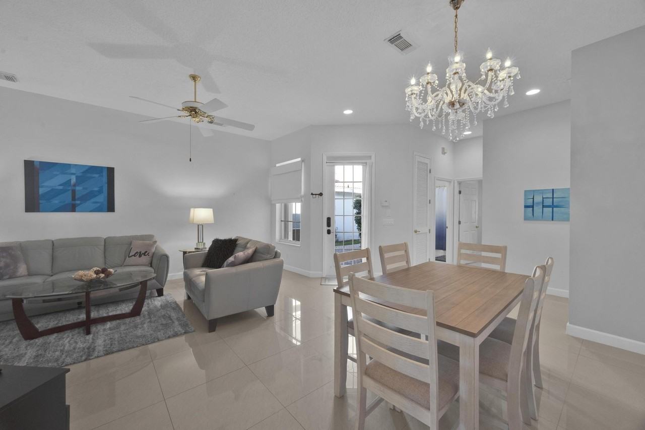 615 Sw Saint Thomas Cv - Photo 4 of 27