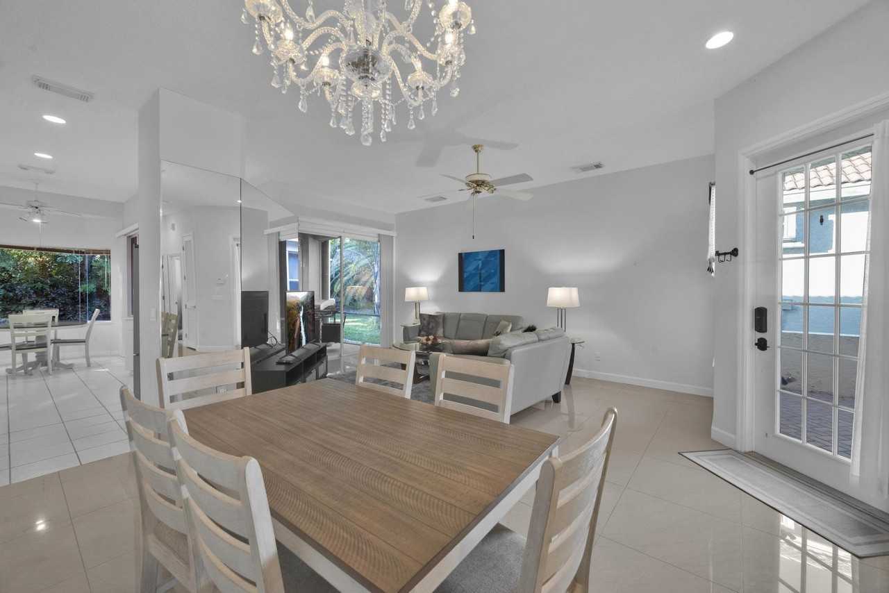 615 Sw Saint Thomas Cv - Photo 5 of 27