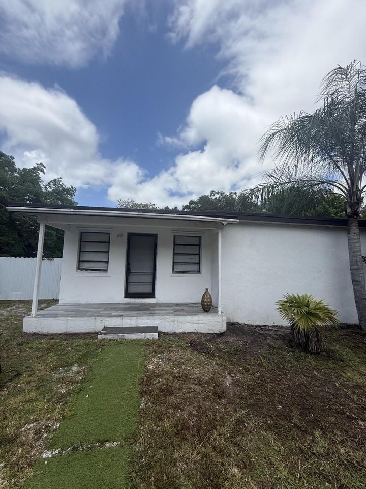 6315 Sw 32nd St - Photo 3 of 15