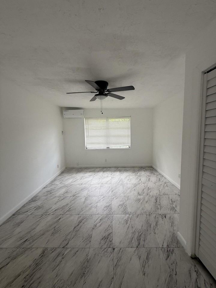6315 Sw 32nd St - Photo 5 of 15