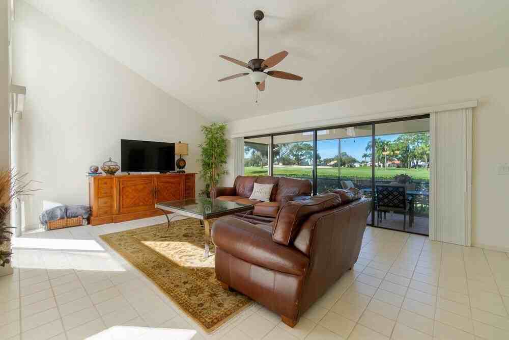6672 S Pine Ct - Photo 4 of 31