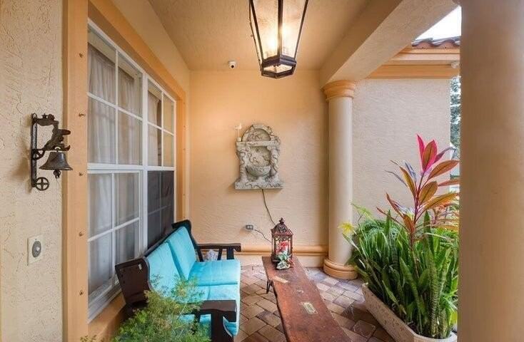 5574 55th Ave - Photo 3 of 25