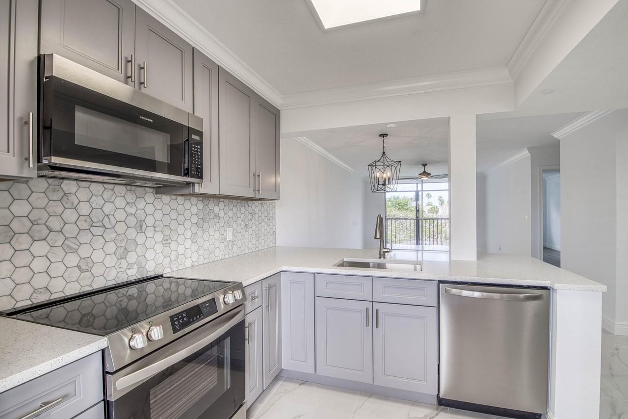 6795 Huntington Ln #406 - Photo 2 of 12