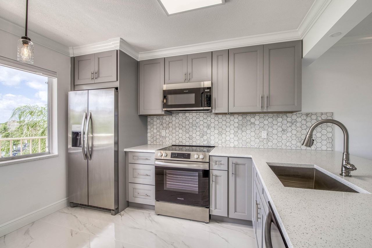 6795 Huntington Ln #406 - Photo 3 of 12