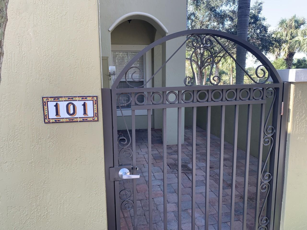 101 Lake Monterey Cir - Photo 3 of 41