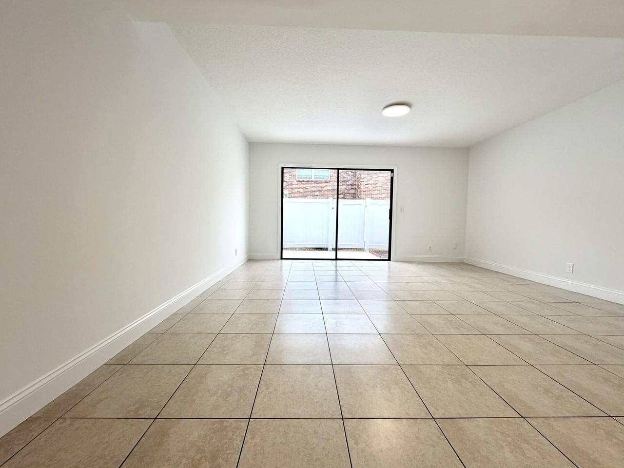 413 N Cypress Dr - Photo 6 of 29