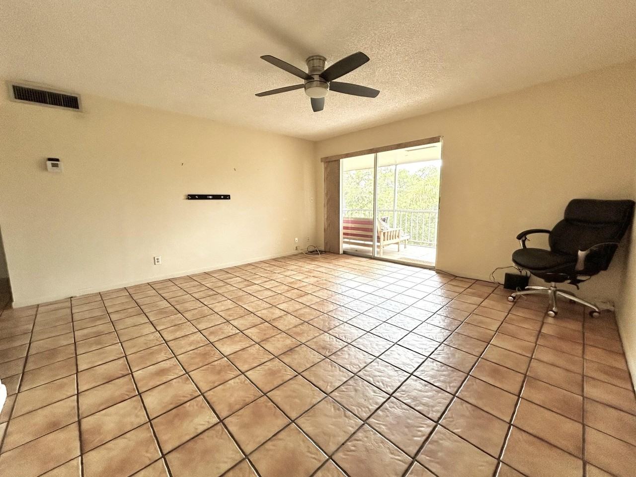 642 Nw 13th St #35 - Photo 3 of 11