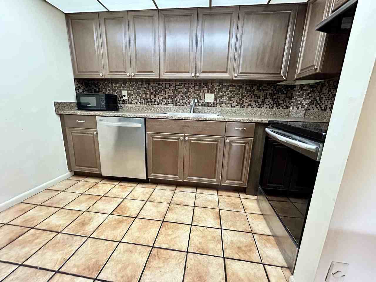 642 Nw 13th St #35 - Photo 4 of 11
