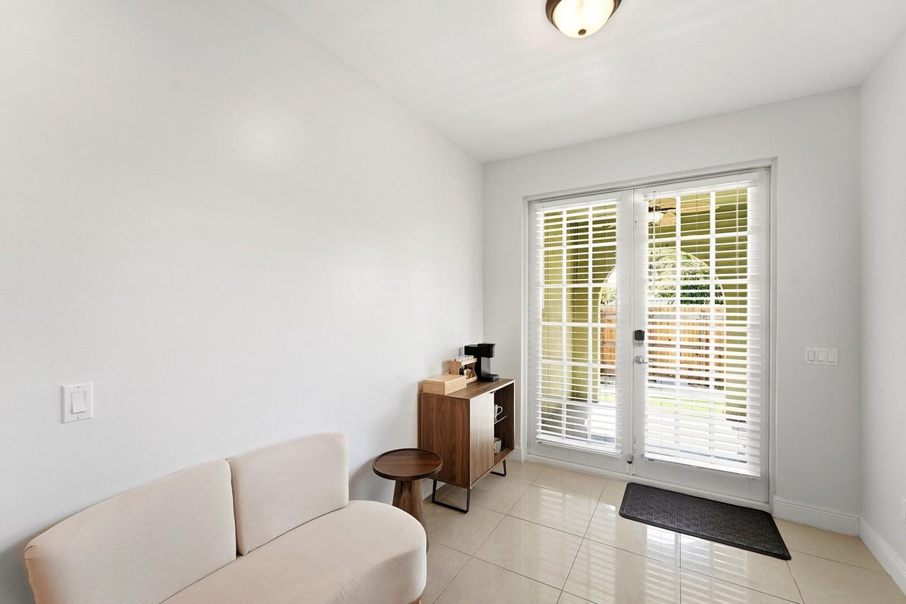 1141 Ne 3rd Ave - Photo 6 of 19