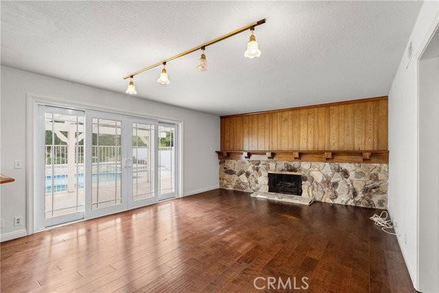11861 Darby Ave - Photo 2 of 8