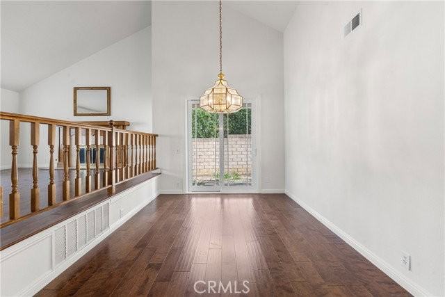 11861 Darby Ave - Photo 4 of 8