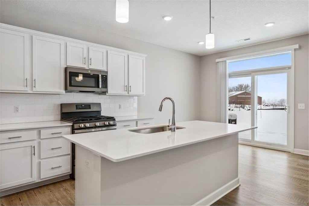 9422 4th St N - Photo 2 of 30