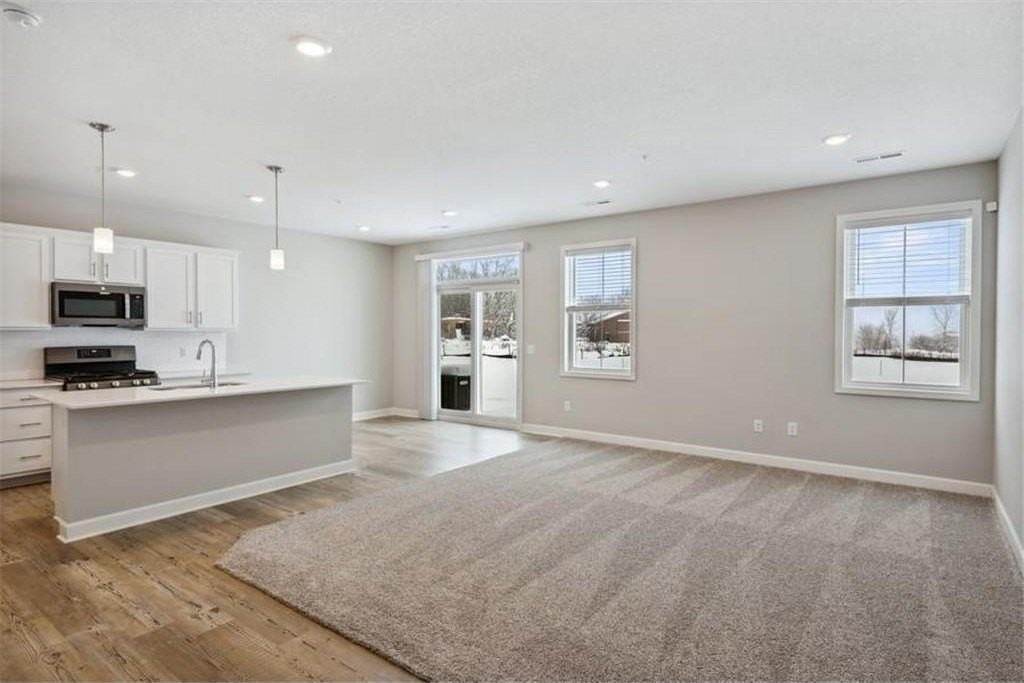 9422 4th St N - Photo 4 of 30