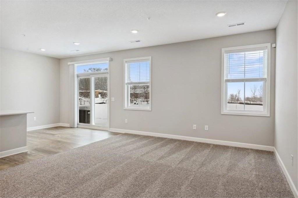 9422 4th St N - Photo 5 of 30