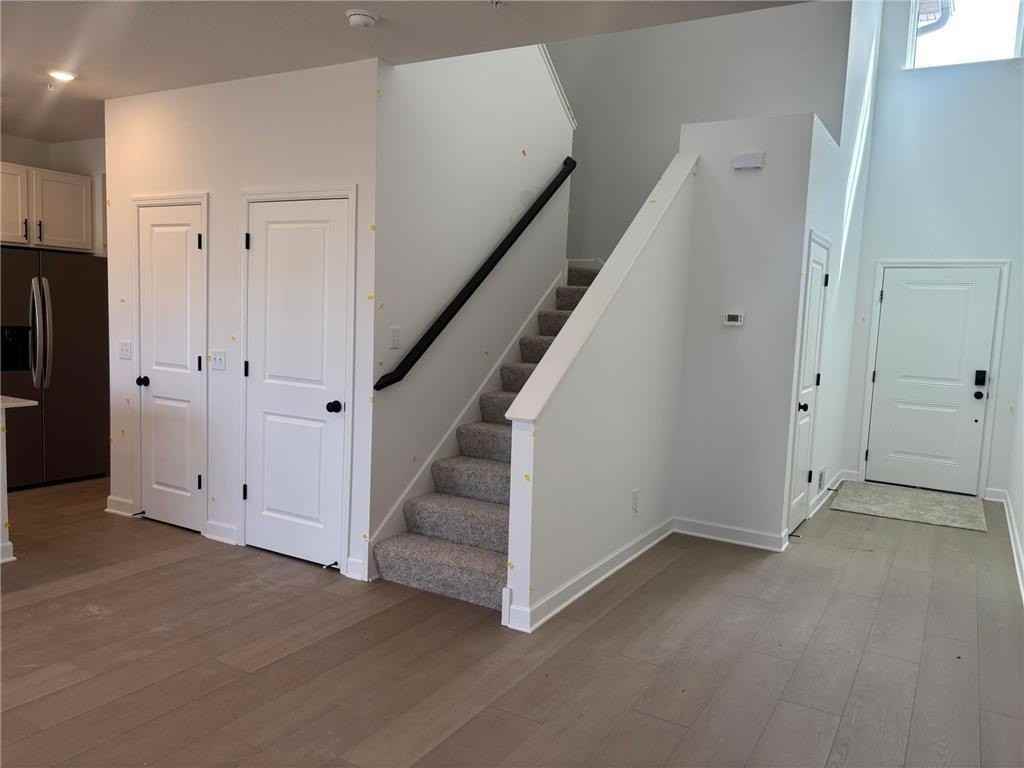 1075 Anmeadle Row - Photo 4 of 23