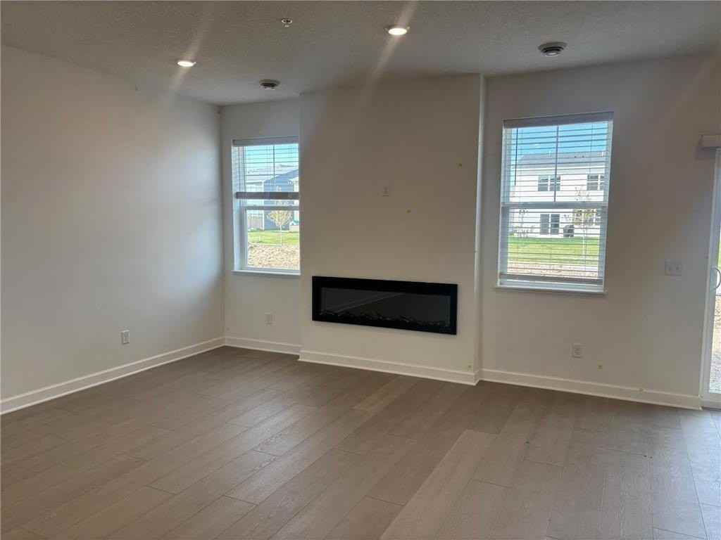 1075 Anmeadle Row - Photo 5 of 23
