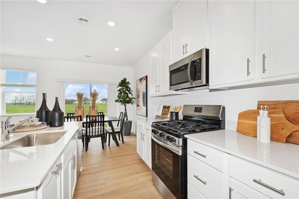 1075 Anmeadle Row - Photo 6 of 23