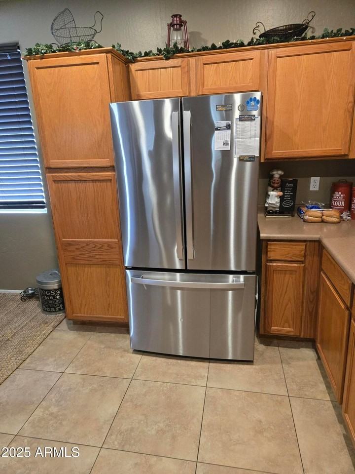 16671 N 169th Ave - Photo 4 of 17