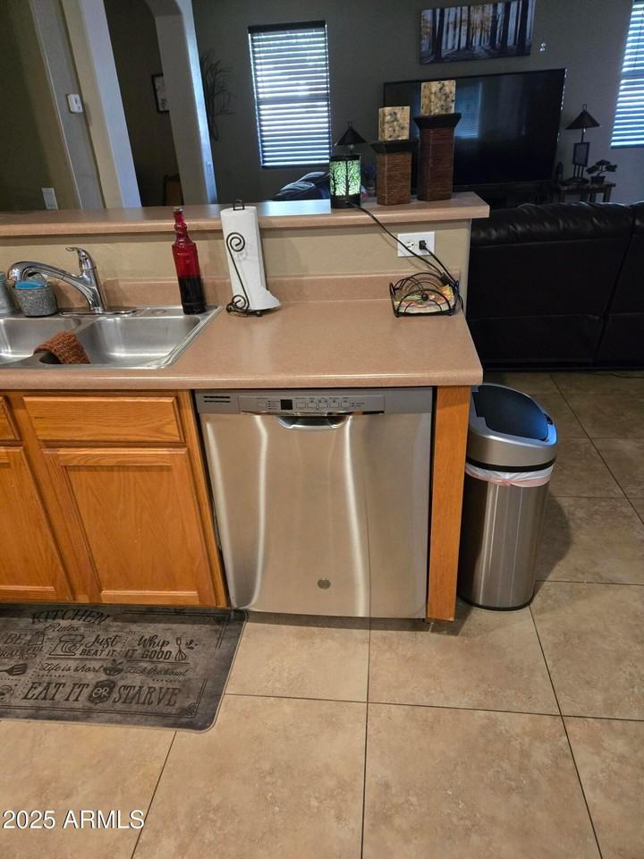 16671 N 169th Ave - Photo 5 of 17