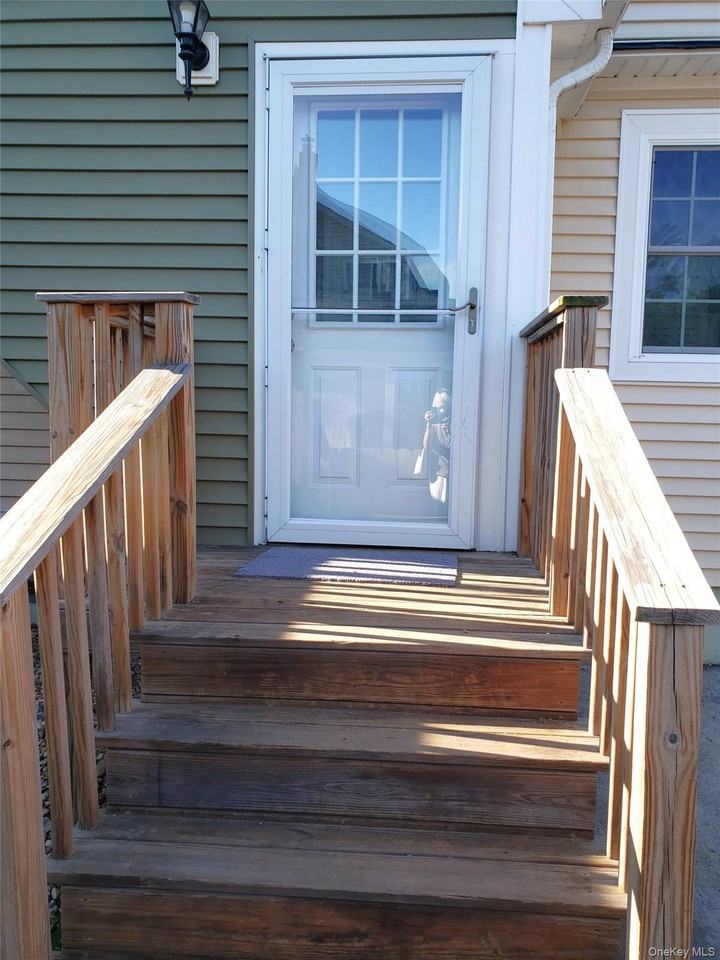 478 Old Farmingdale Rd ##B - Photo 3 of 21