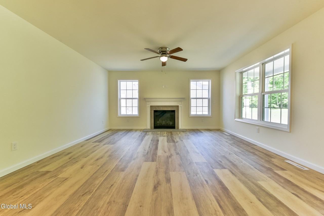 74 Seashore Way - Photo 4 of 37