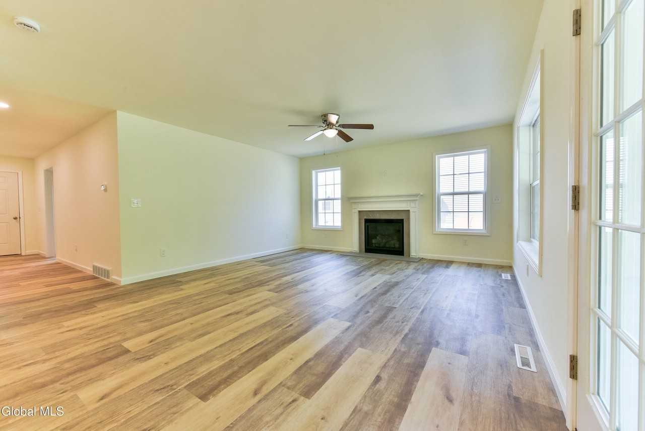 74 Seashore Way - Photo 5 of 37