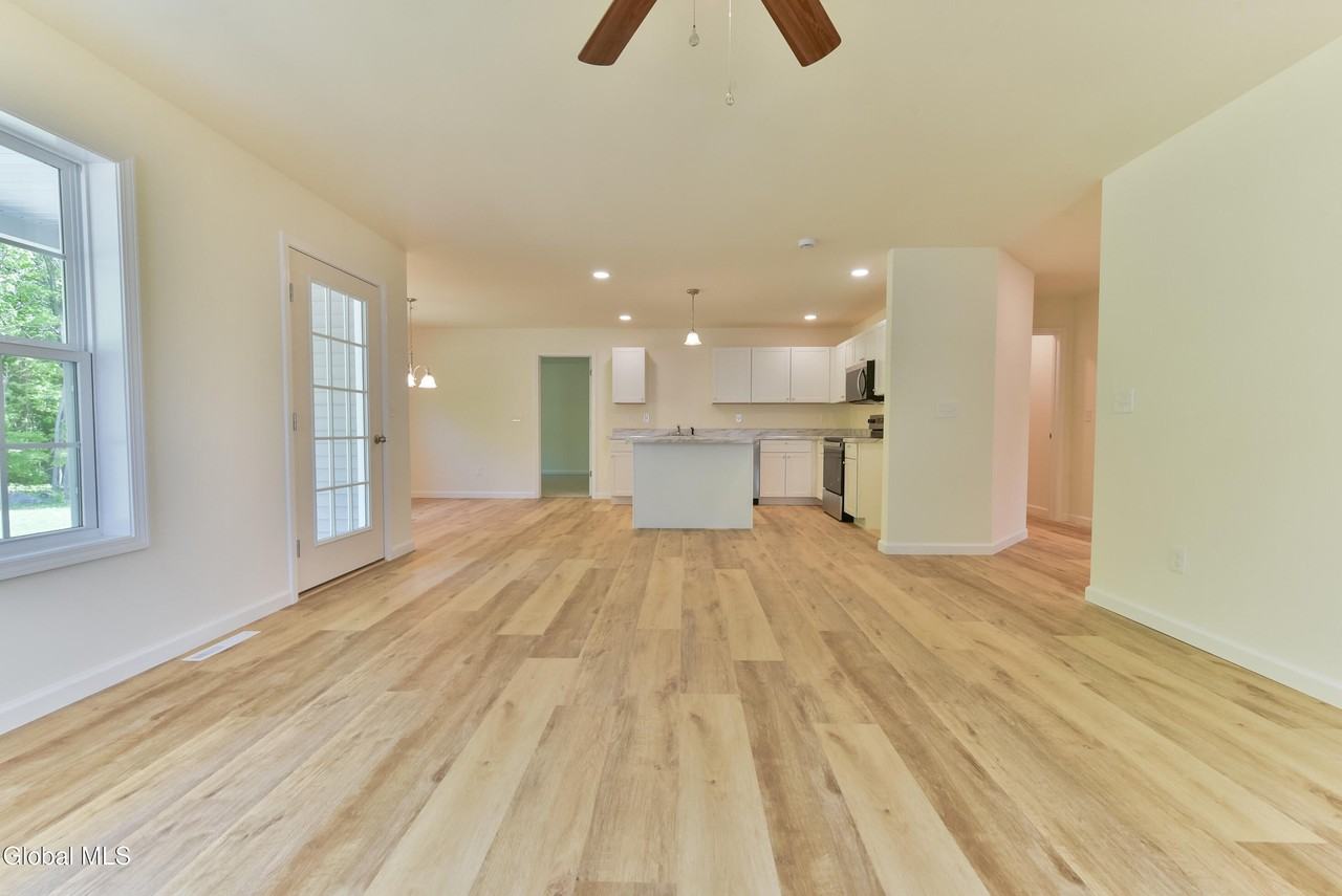 74 Seashore Way - Photo 7 of 37
