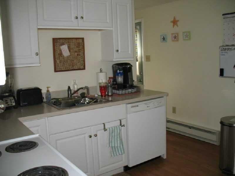 27 Weaver Ave #A - Photo 5 of 6