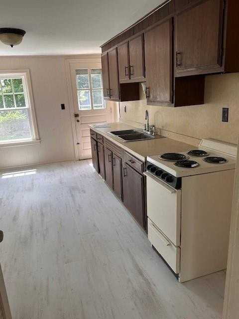 4 Preston Dr - Photo 2 of 14